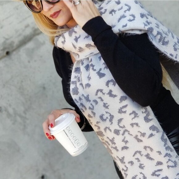 Ultra Soft Knit Scarf Leopard Print - Picture 5 of 6